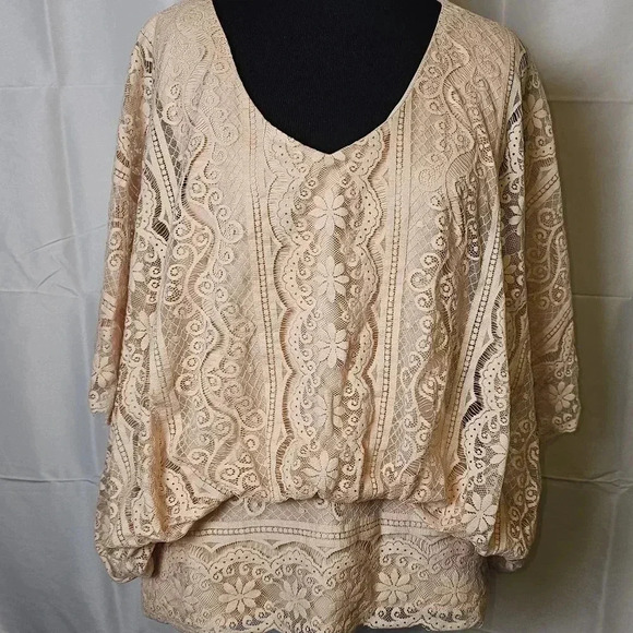 Beyond Vintage lace vneck peach blouse‎ - Picture 3 of 13